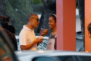 Barack Obama, instants complices avec ses filles à Hawaï