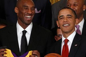 Barack Obama et Kobe Bryant en 2009. 