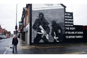  L’hostilité s’étale sur les façades. Ici, une fresque à la gloire del’UVF, un groupe paramilitaire loyaliste, sur Newtownards Road, Belfast-Est.
