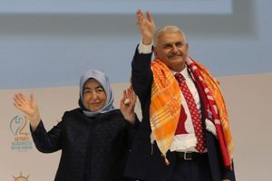 Le futur Premier ministre turc Binali Yildirim et son épouse Semiha.