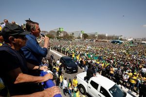 Bolsonaro mobilise ses partisans et attaque les institutions et les élections