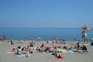 Une plage en Espagne durant la canicule. 