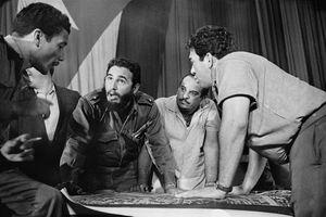 Fidel Castro et son état-major après l'épisode de la "Baie des cochons" en avril 1961. 