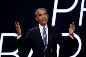 Barack Obama lors de son intervention à la Maison de la Radio samedi 2 décembre à Paris.