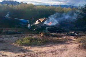 L'un des hélicoptères de l'équipe de "Dropped" en flammes après son crash. 