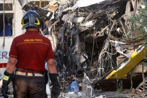 Au moins 27 personnes ont perdu la vie dans la collision de deux train dans le sud-est de l'Italie. 