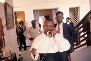 Le 15 août, à 15 heures, le président Fulbert Youssou annonce sa démission au téléphone sous les yeux et l'objectif de notre envoyé spécial.