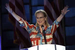 Meryl Streep porte la fameuse "flag dress" 