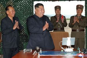 Kim Jong-un lors d'un test de tirs de missiles en Corée du Nord. 