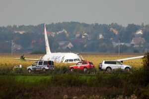 L'Airbus A321 qui s'est écrasé dans un champ près de l'aéroport de Joukovski, dans la banlieue de Moscou.