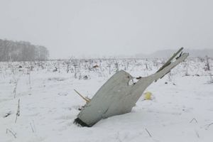 Un morceau de l'Antonov russe après son crash dimanche, près de Moscou. 