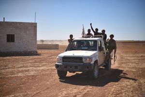 Des combattants anti-EI entrent dans Dabiq, le 16 octobre 2016.