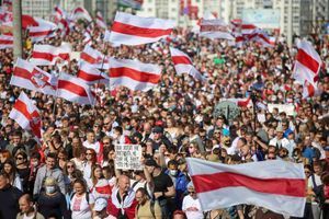 Des dizaines de milliers de manifestants au Bélarus et déjà près de 250 arrestations