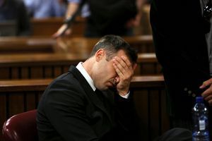 Oscar Pistorius, effrondré lors d'une audience à la Haute Court de Pretoria.