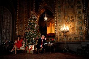 Donald et Melania Trump jouent les messagers du Père Noël