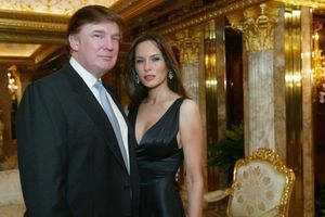 Donald Trump et Melania Knauss en 2003. Le magnat a rencontré l'ex-reine de beauté slovène en 2000 alors qu'il est séparé de sa deuxième femme, Marla, depuis trois ans.