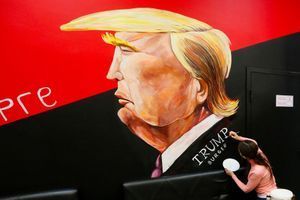 Une caricature de Donald Trump dessinée sur un mur en Russie.