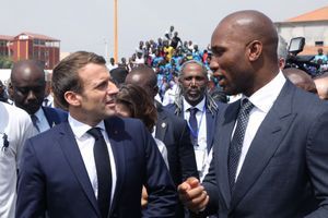 Drogba et Macron, duo offensif pour l'entente franco-ivoirienne 