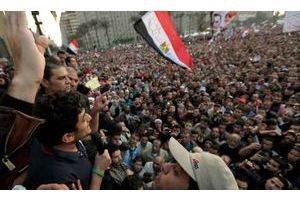  Wael Ghonim a été acclamé par des centaines de milliers de personnes place Tahrir.