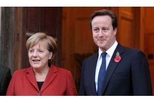  David Cameron et Angela Merkel se sont tous deux réjouis du départ de Moubarak.