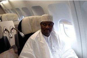 Hama Amadou le 14 novembre dans l’avion qui le ramène à Niamey. 