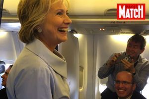 En campagne en avion avec Hillary Clinton