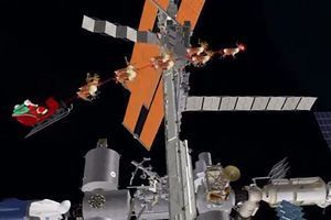 Le Père Noël est allé dans l'espace rendre visite à l'ISS.