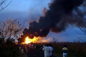 En Inde, 7000 personnes évacuées de la zone d'un puits de pétrole en feu