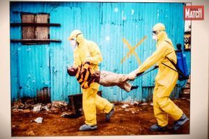 Épidémie d'Ebola: Le photographe Daniel Berehulak raconte l'horreur