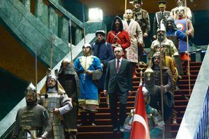 Erdogan entouré de soldats en costumes ottomans pour accueillir le Palestinien Mahmoud Abbas, en janvier 2015.