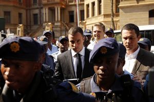 Oscar Pistorius à son arrivée au tribunal de Pretoria, ce lundi 13 octobre. 