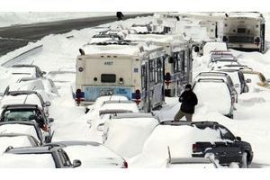  Le Lake Shore Drive, le 2 février. L'artère principale de Chicago est à l'arrêt, submergée par des tonnes de neige. 