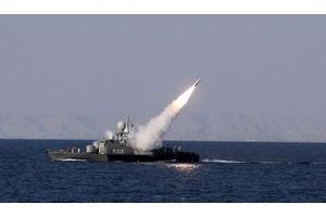  Dans le Golfe d'Oman, la marine iranienne a testé dimanche un missile de moyenne portée capable d'échapper aux radars.