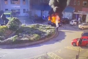 L'explosion d'un taxi devant un hôpital de Liverpool a été qualifiée lundi d'"acte terroriste" par la police