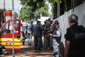 L'attaque dans l'établissement scolaire situé dans le Grand Sao Paulo, dans le sud-est du Brésil, a également fait au moins dix blessés.