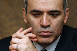 Garry Kasparov en novembre 2007 lors d'une conférence de presse à Paris.