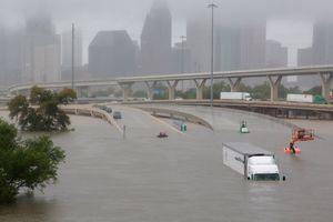 Ouragan Harvey : le pire est à venir, les deux aéroports de Houston fermés