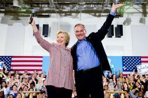 Hillary Clinton et Tim Kaine lors d'un discours de la candidate en Virginie