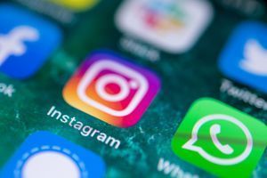 La question de la confidentialité des données des utilisateurs de réseaux sociaux est un sujet particulièrement sensible pour la maison mère d'Instagram, Facebook, depuis le scandale planétaire en 2018 des informations d'usagers récupérées par la firme Cambridge Analytica.