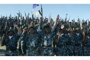  La police irakienne célébre le départ des troupes américaines à Ramadi
