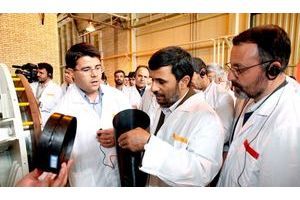  Mahmoud Ahmadinedjad lors de sa visite de la centrale nucléaire de Natanz.