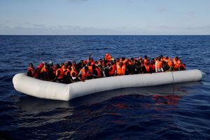Des migrants sauvés en Méditerranée, le 23 juin 2016. 