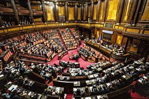 Cinq députés italiens ont réclamé le "Bonus Covid" de 600 euros mensuels, provoquant un tollé dans le pays. 