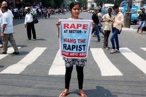 Depuis la mort de la "Fille de l'Inde", de nombreuses manifestations réclament des sanctions plus sévères à l'encontre des violeurs.