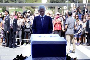 L'émotion de Bill Clinton devant le cercueil de Shimon Peres