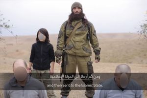Capture d'écran de la vidéo montrant l'enfant bourreau de l'Etat islamique.
