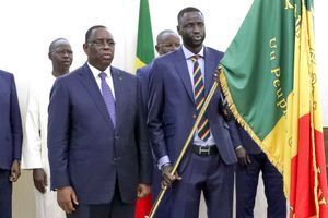 A gauche, Macky Sall, président du Sénégal.