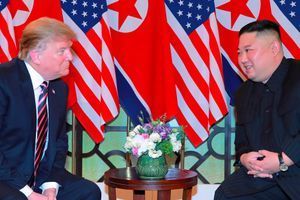 Donald Trump et Kim Jong-un à Hanoï, en février 2019, sur une image publiée par l'agence officielle KCNA.