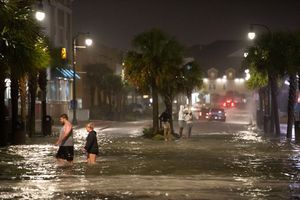 La dangereuse tempête Isaias remonte la côte, les Etats-Unis se préparent au pire