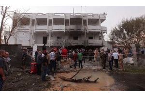  L'ambassade de France à Tripoli a été la cible d'un attentat suicide. 